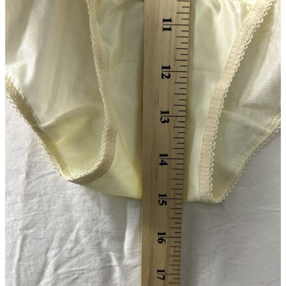 Vanity Fair Ravissant Sissy Granny Panties Silky Nylon 7/L Lemon Yellow New VTG - Picture 7 of 9